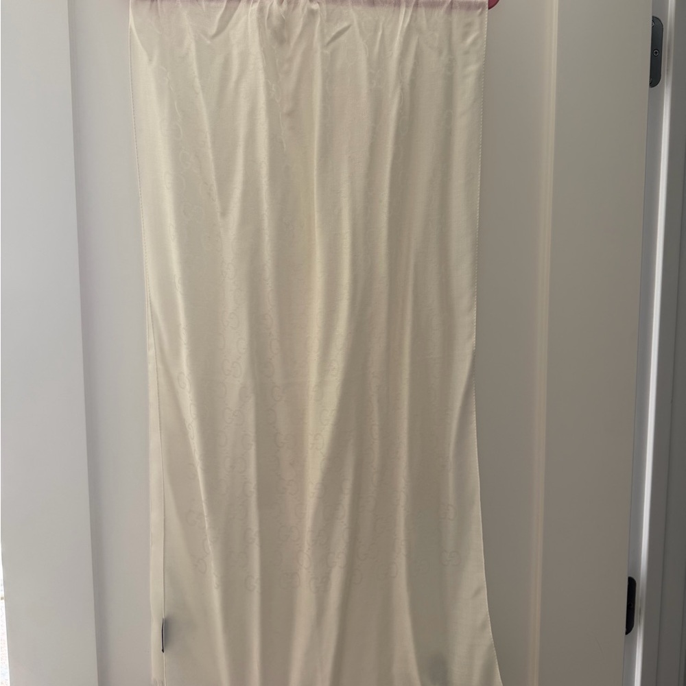 NWT Gucci GG logo ivory wool and silk scarf